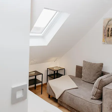 Nice2be Violet - Zentrum Apartment *